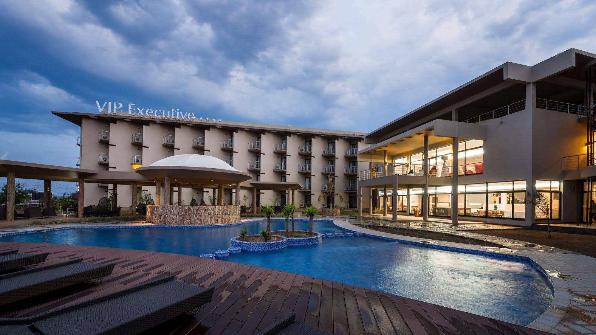 Hotel Vip Executive Tete Exterior photo